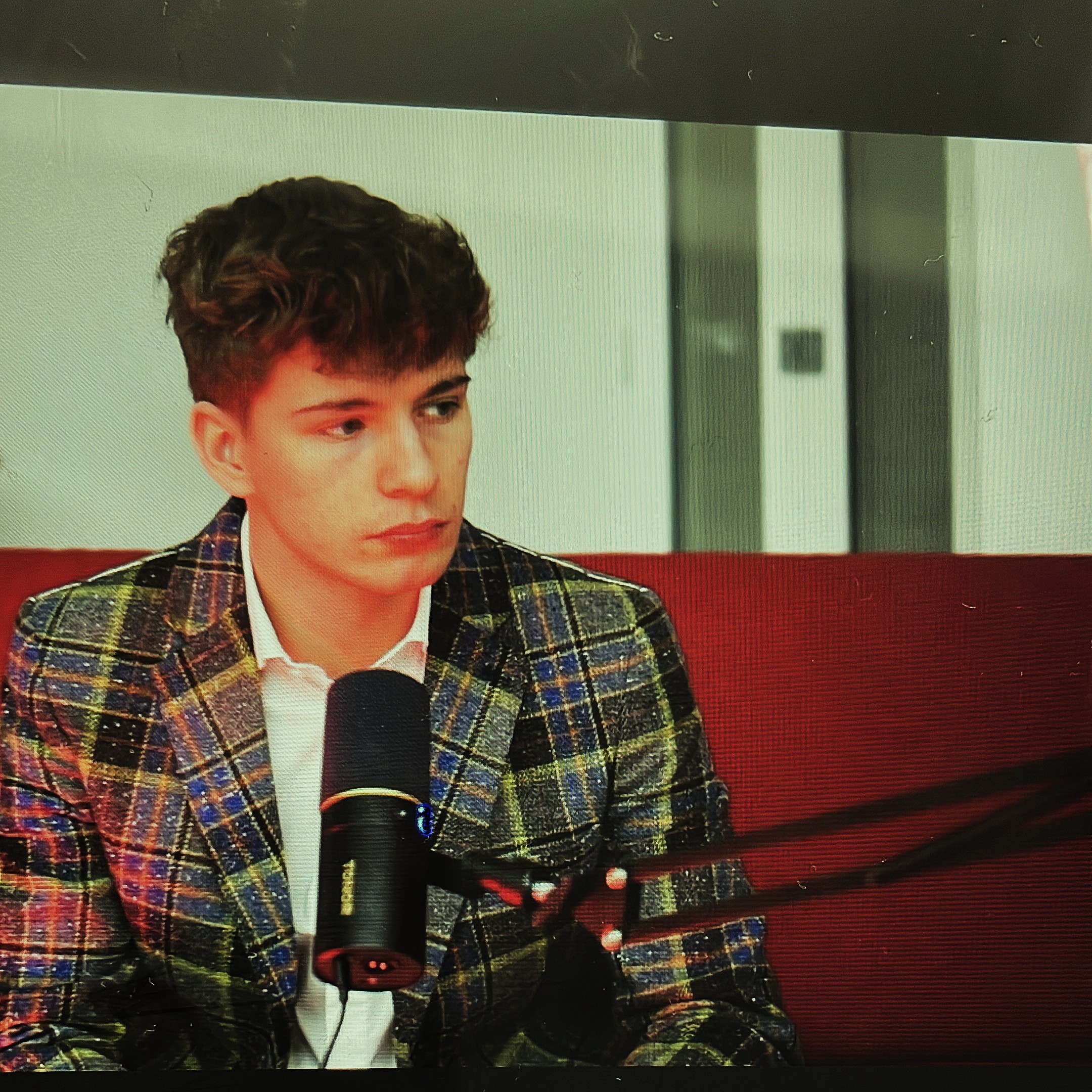 Francesco Bruno al lavoro al computer